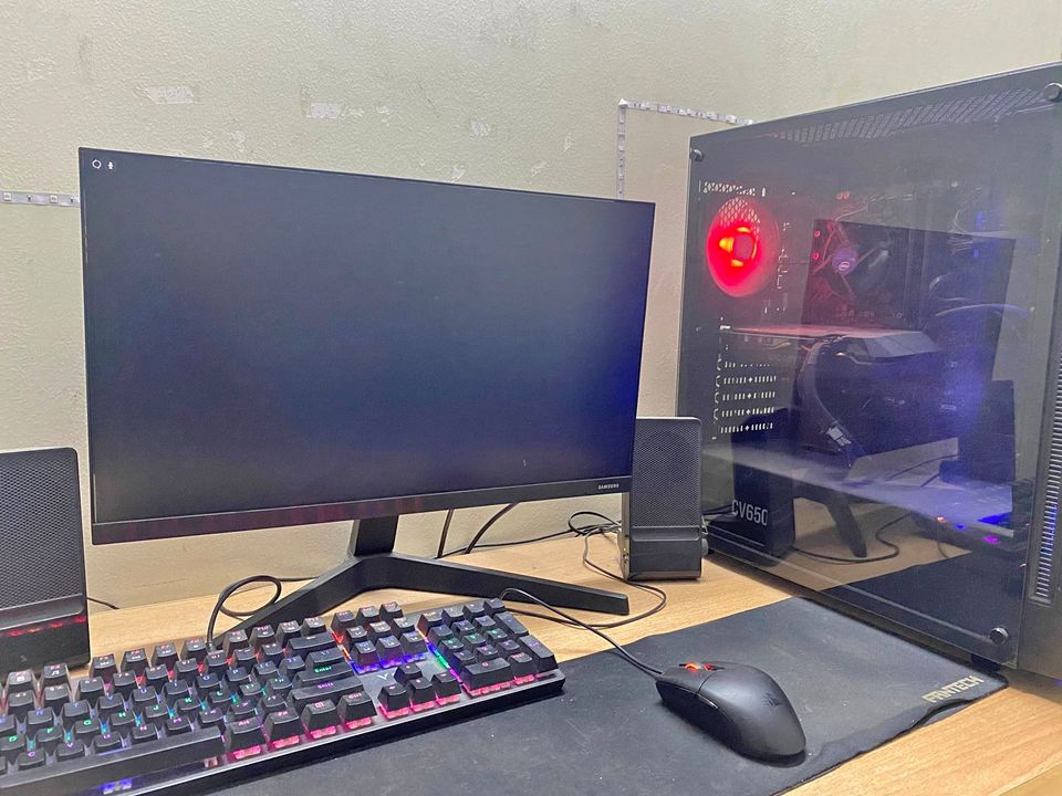 Curved Monitor Vs Flat Monitor